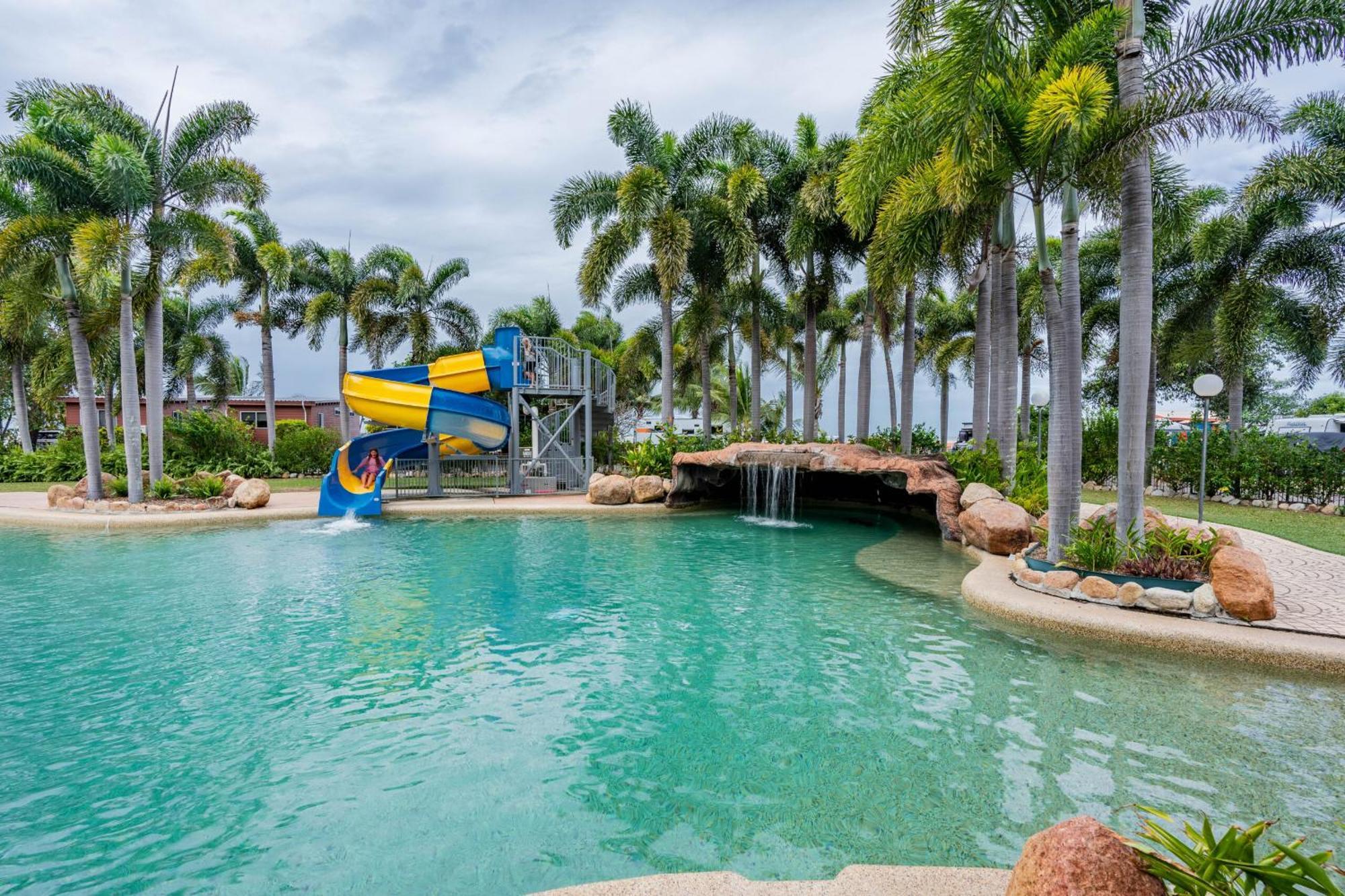 Tasman Holiday Parks - Rollingstone Extérieur photo